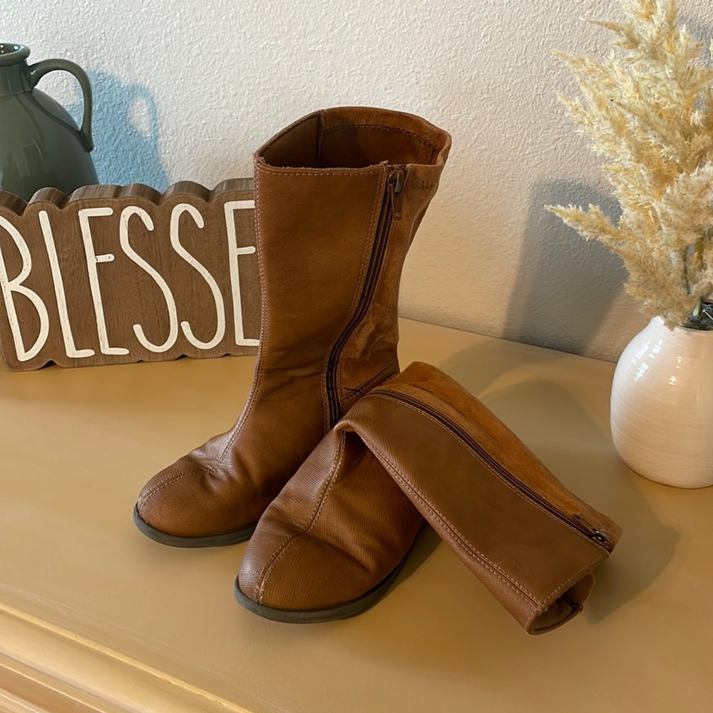 Girl’s tall leather/suede boots